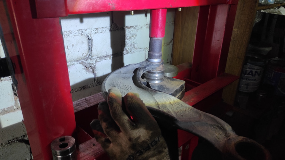 Левый. — Volvo S80 (2G)