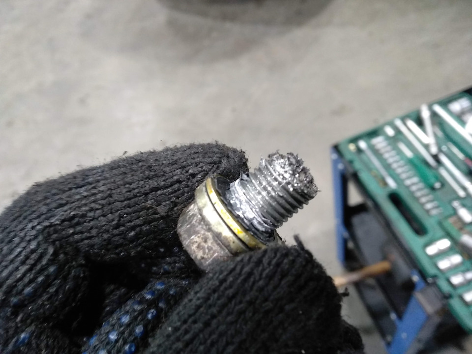 Сорвал резьбу сливной пробки — ГАЗ Сайбер, 2,4 л, 2009 года | своими ...