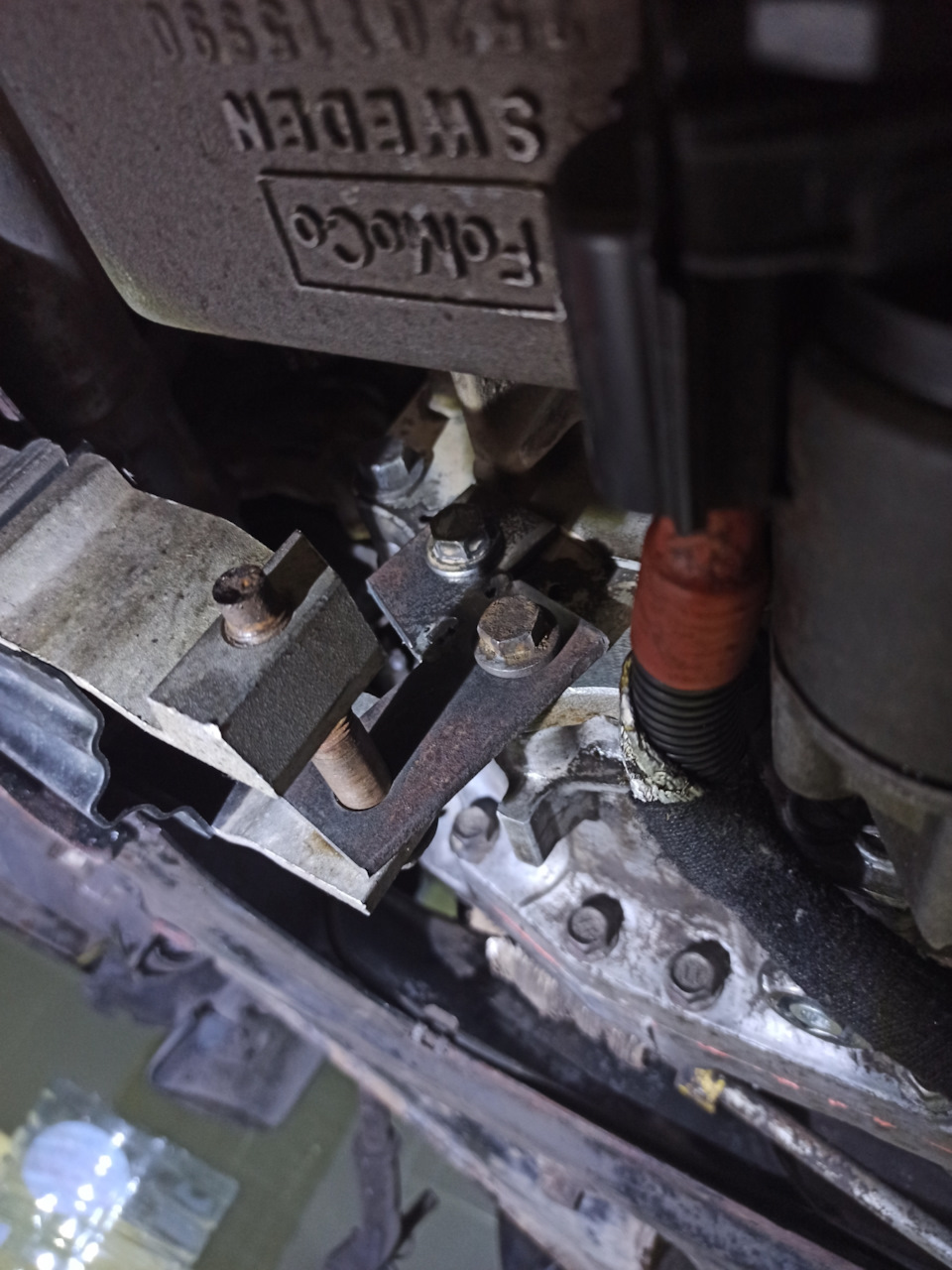 Установка подушки на коробку. — Volvo S80 (2G), 3,2 л, 2008 года ...