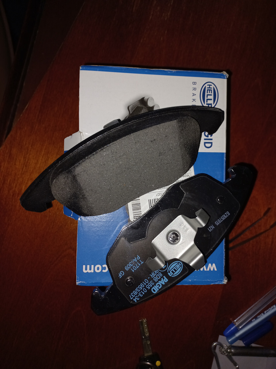 Колодки передние (hella pagid) замена — Citroen C4 (2G), 1,6 л, 2011 ...