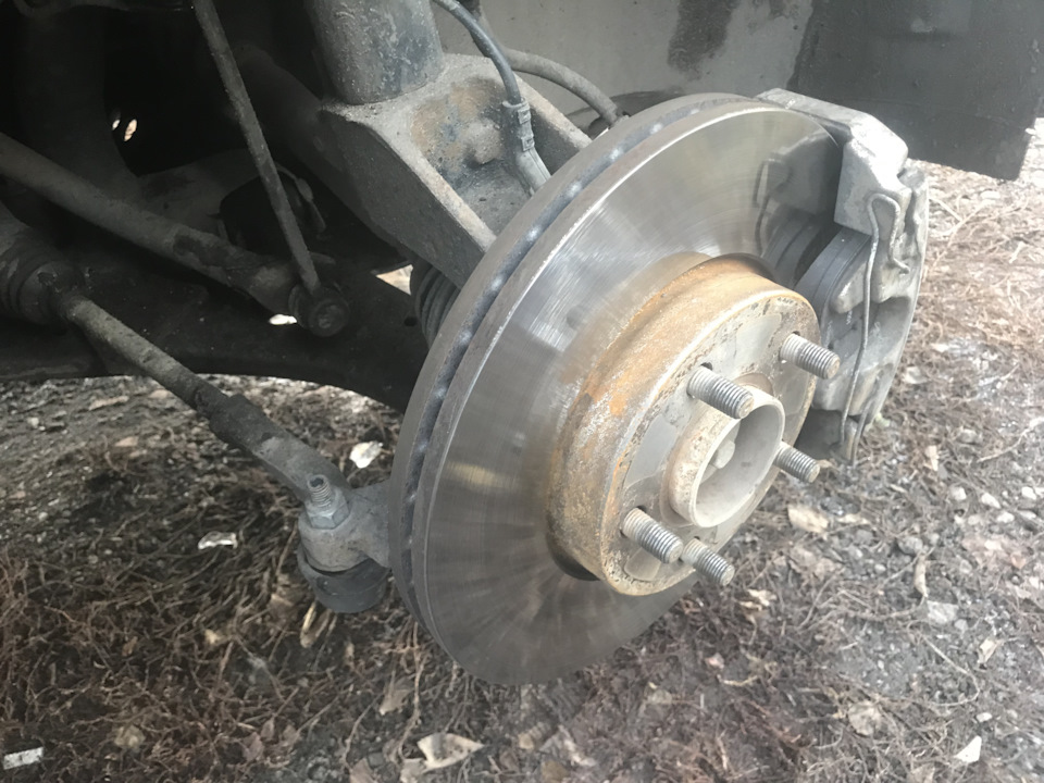 Замена тормозных дисков и колодок — Ford Focus Hatchback II, 1,8 л ...