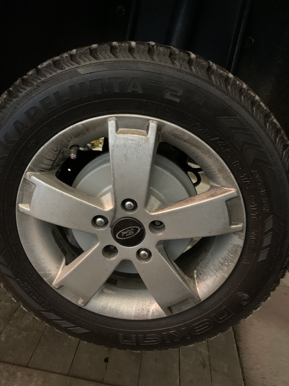 Замена задних шпилек — Ford Focus Hatchback II, 1,6 л, 2006 года ...