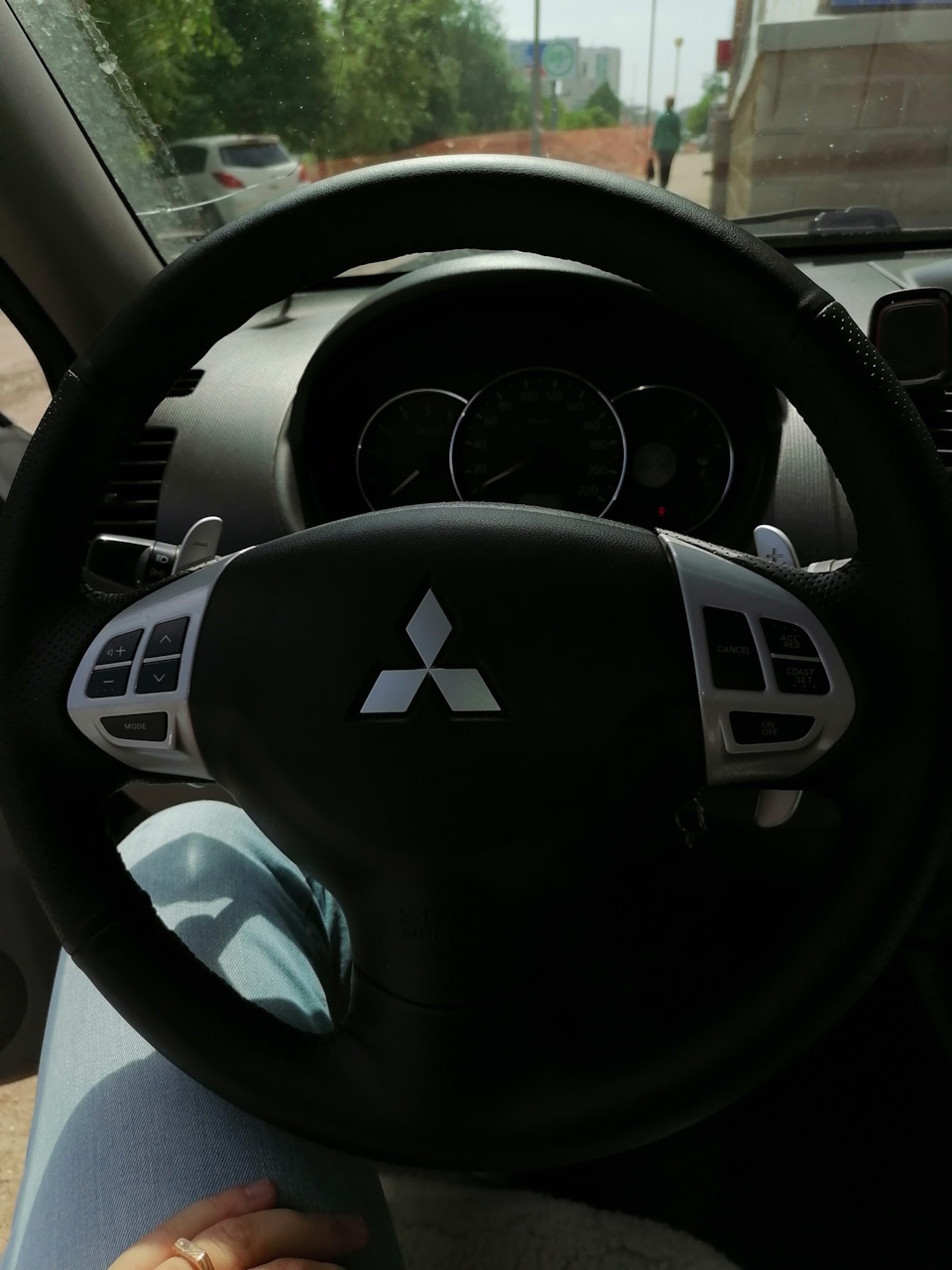 Кнопки на руле — Mitsubishi Pajero Sport (2G), 2,5 л, 2011 года ...