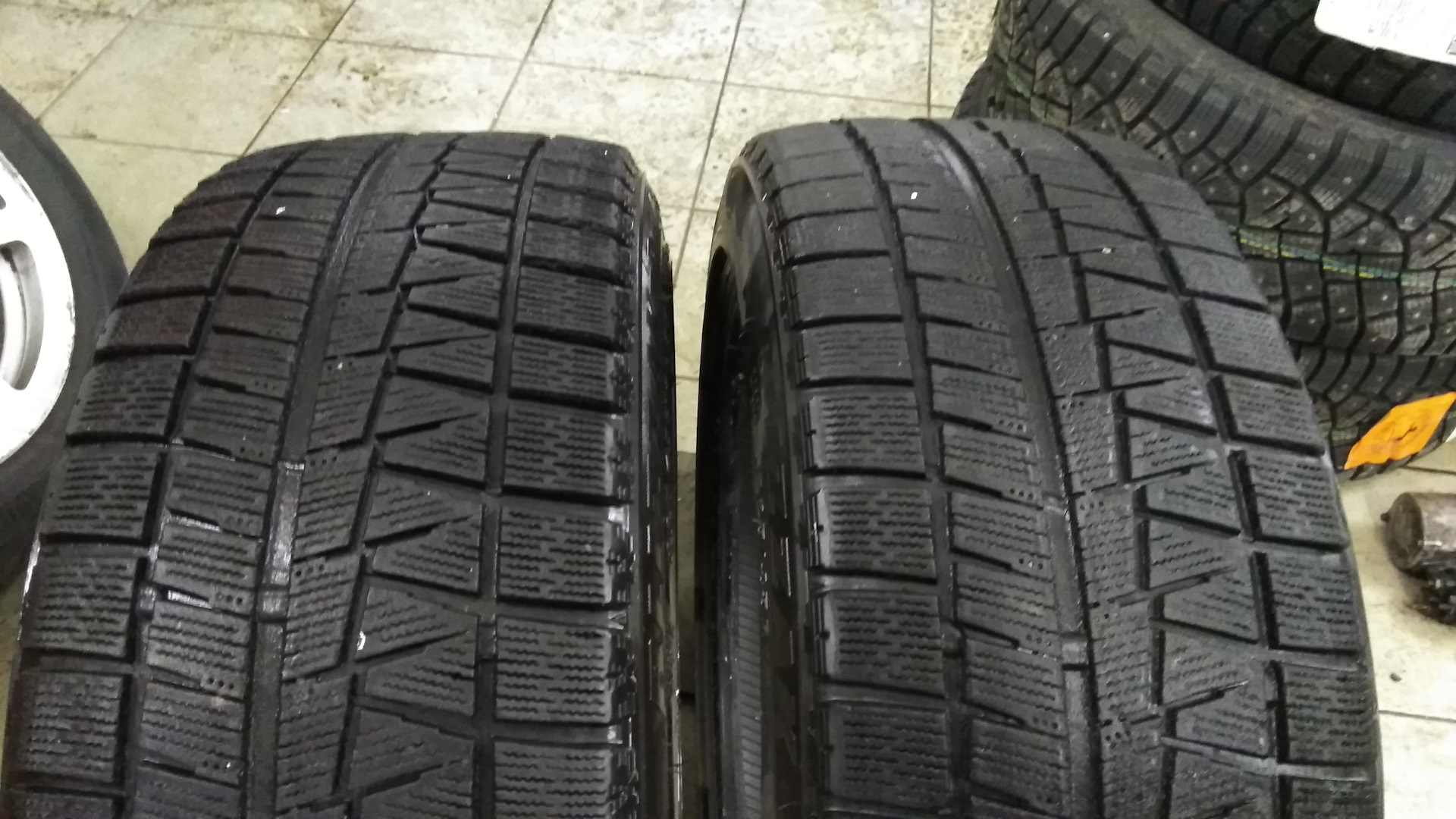 Pirelli липучка. Липучка Blizzak Bridgestone r17 225 65. Бриджстоун Рево GZ липучка. Бриджстоун близак липучка. 225 45 17 Липучка drive2.