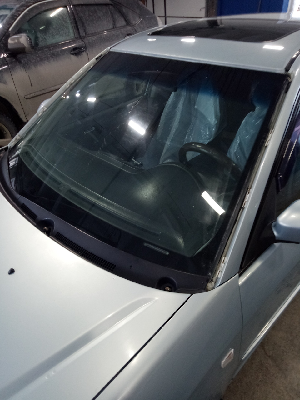 Замена лобового стекла. — Honda Civic (7G), 1,6 л, 2004 года | визит на ...