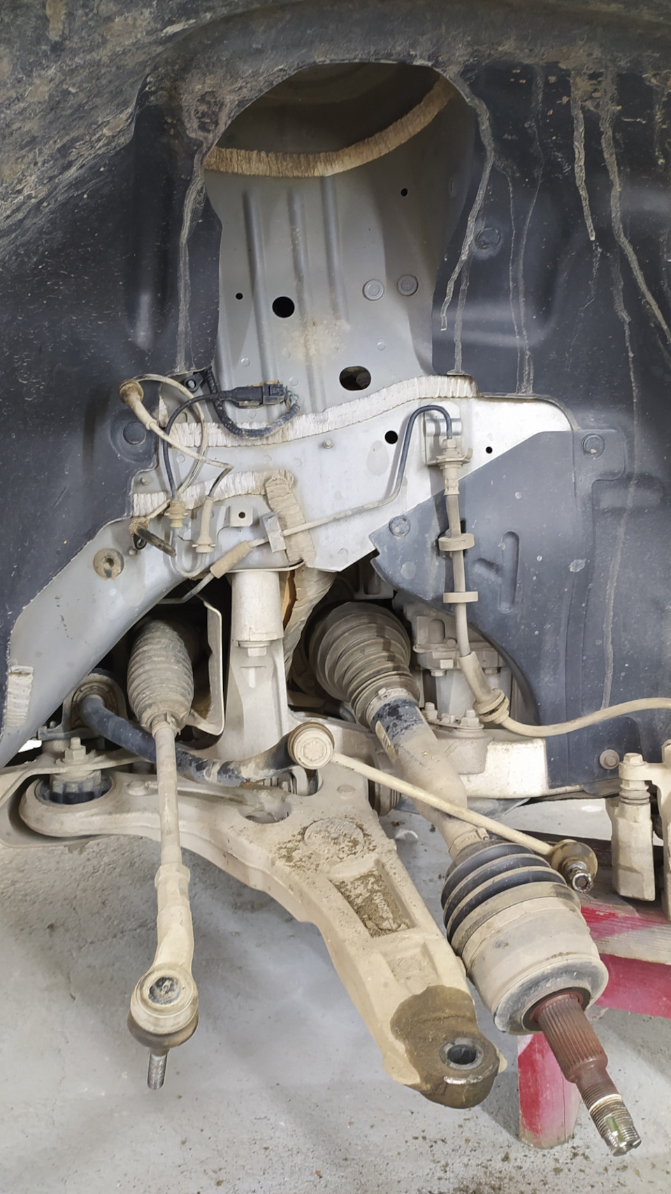 Замена передних амортизаторов и шаровых опор — Jeep Cherokee (KL), 3,2 ...