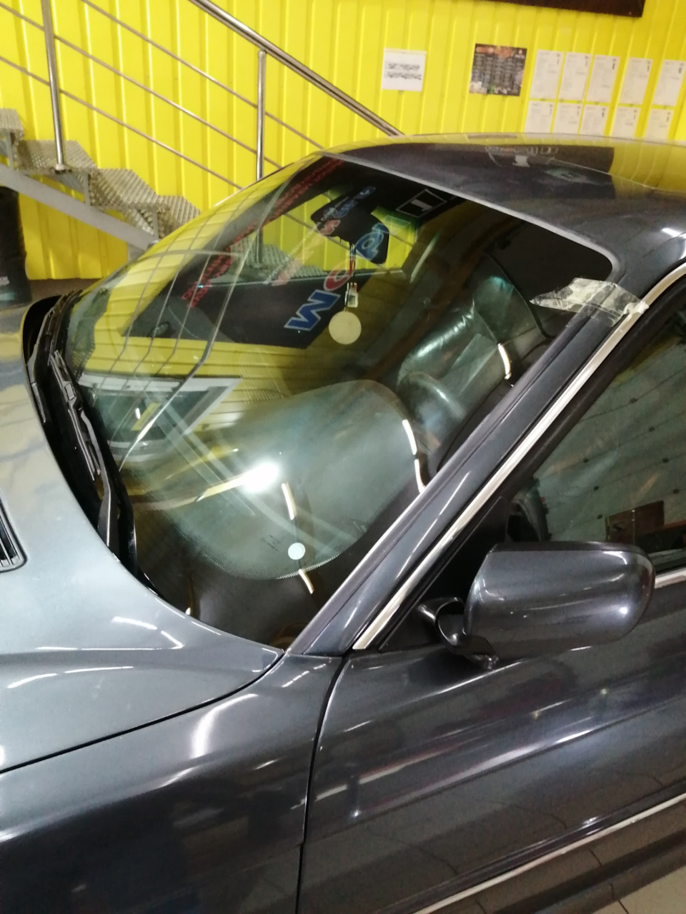 Замена ветрового стекла — BMW 7 series (E38), 3,5 л, 1998 года | визит ...
