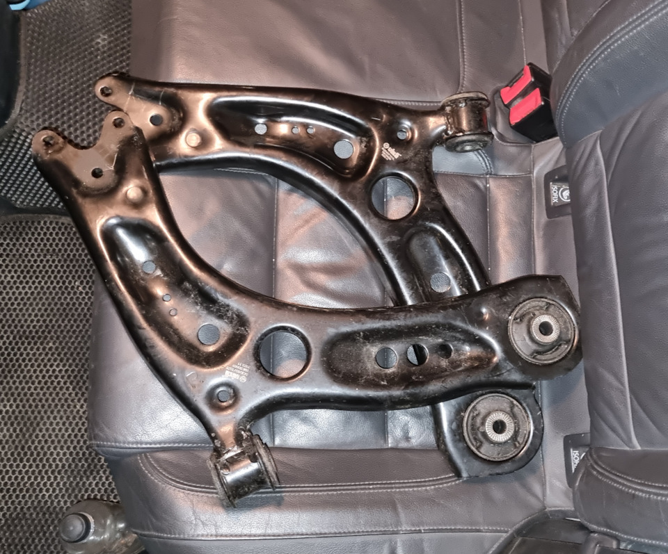 Передние рычаги на Audi A3 (8V), SEAT Leon (Mk III), Skoda Octavia A7 ...