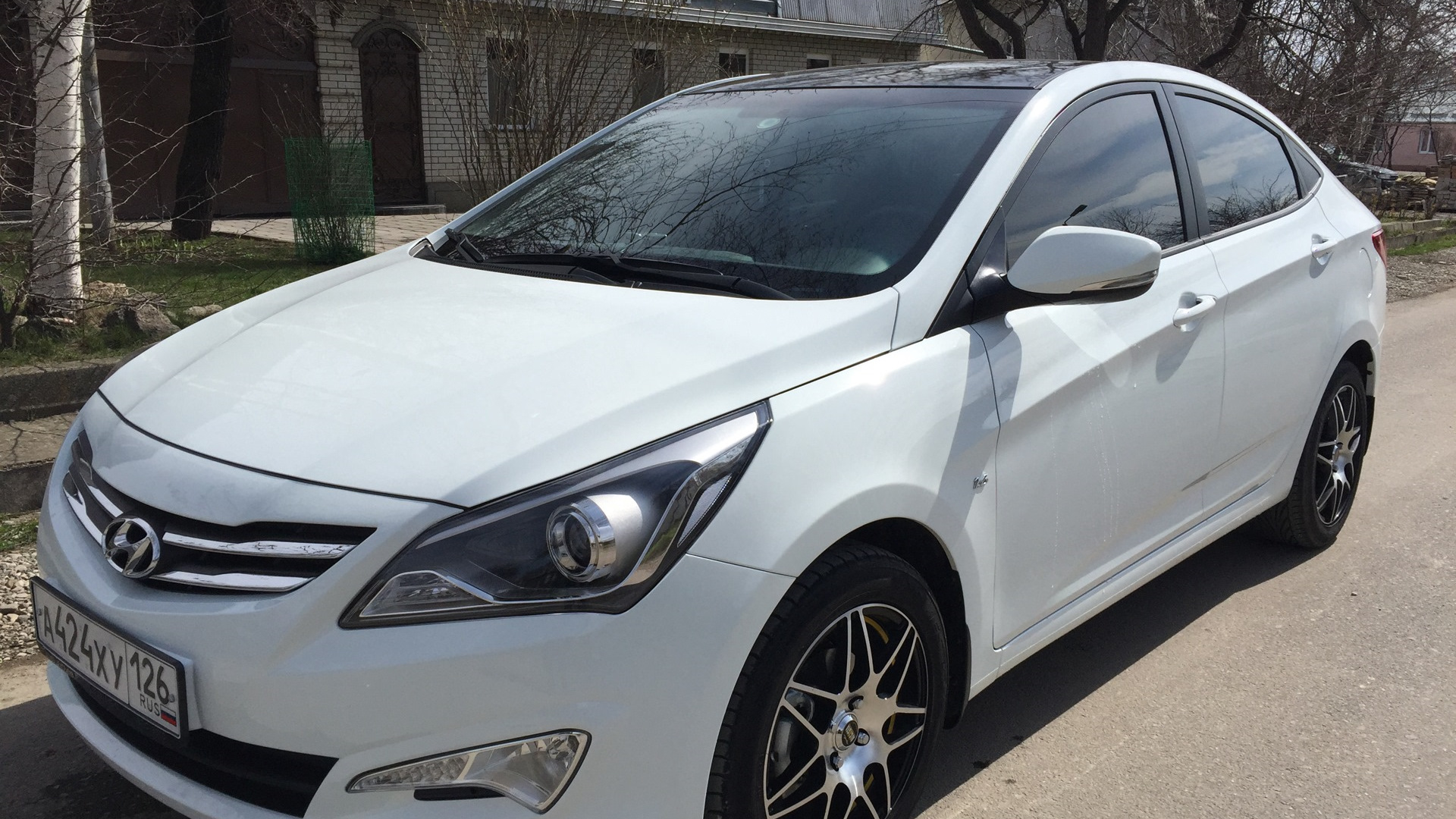 Как выглядит белый hyundai solaris