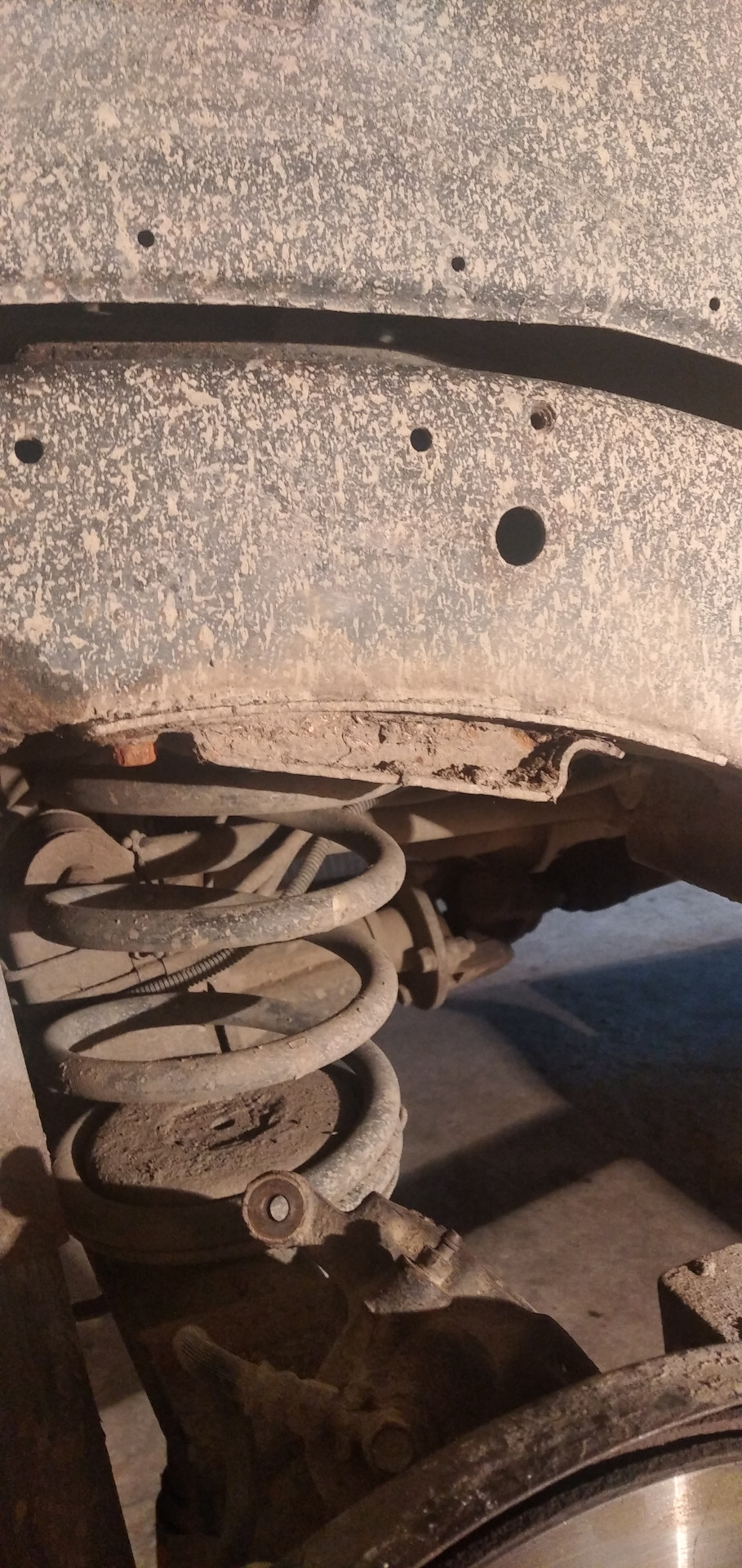 Отбойники на задний мост — Nissan Patrol (Y61), 3 л, 2004 года | своими ...