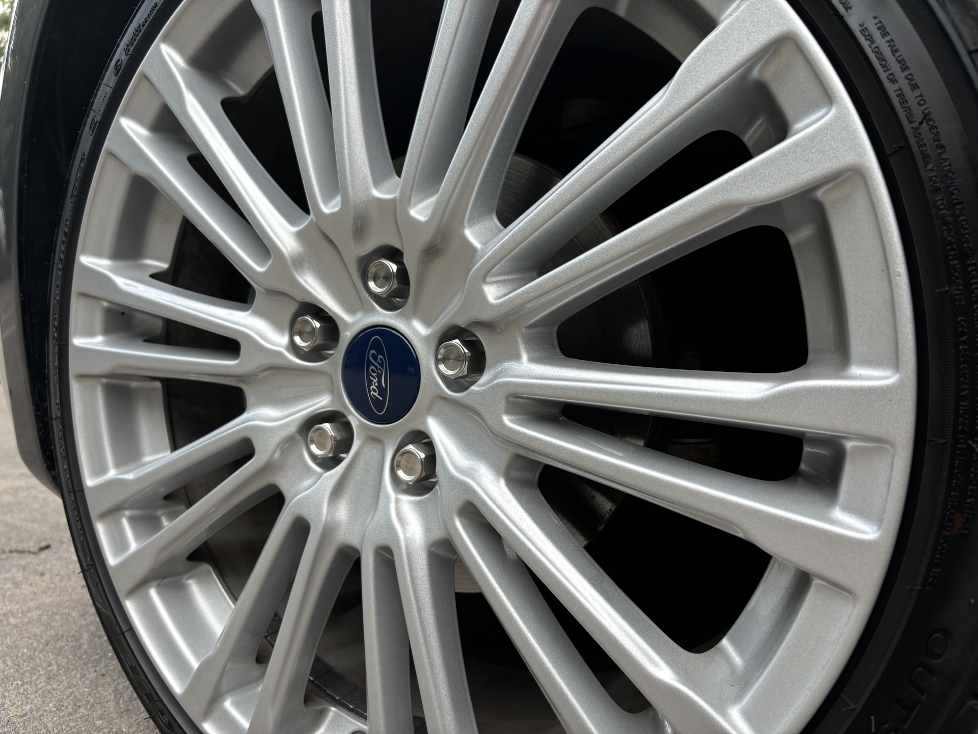 Колесные гайки — Ford Focus III Wagon, 2 л, 2014 года | колёсные диски ...