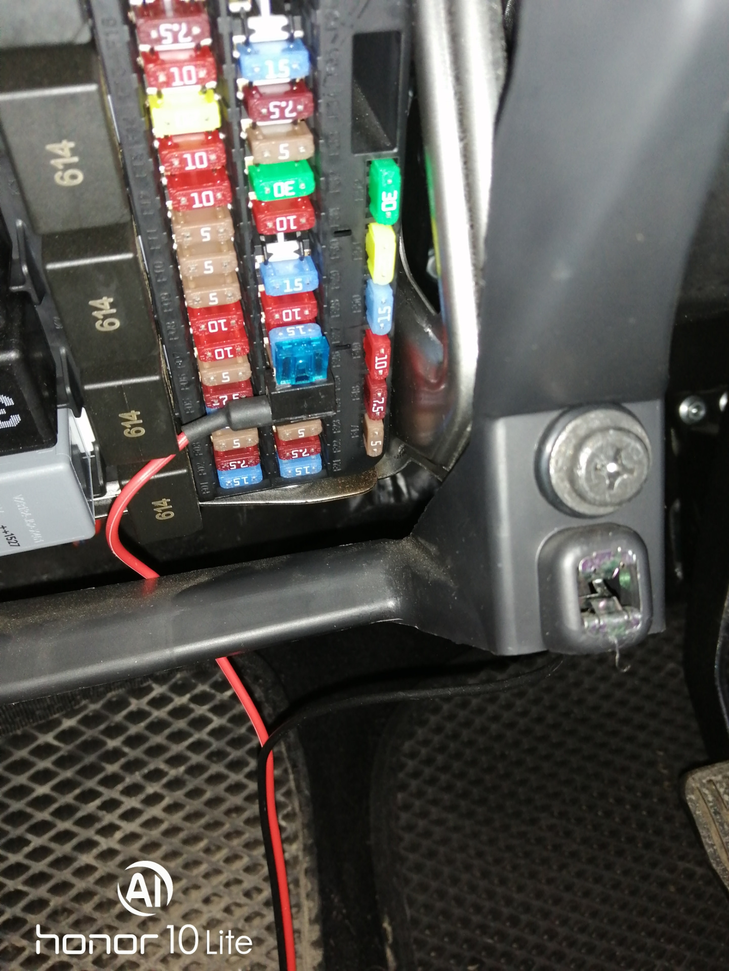 Подлокотник и подключение регистратора — Lada Гранта (2G) FL, 1,6 л ...