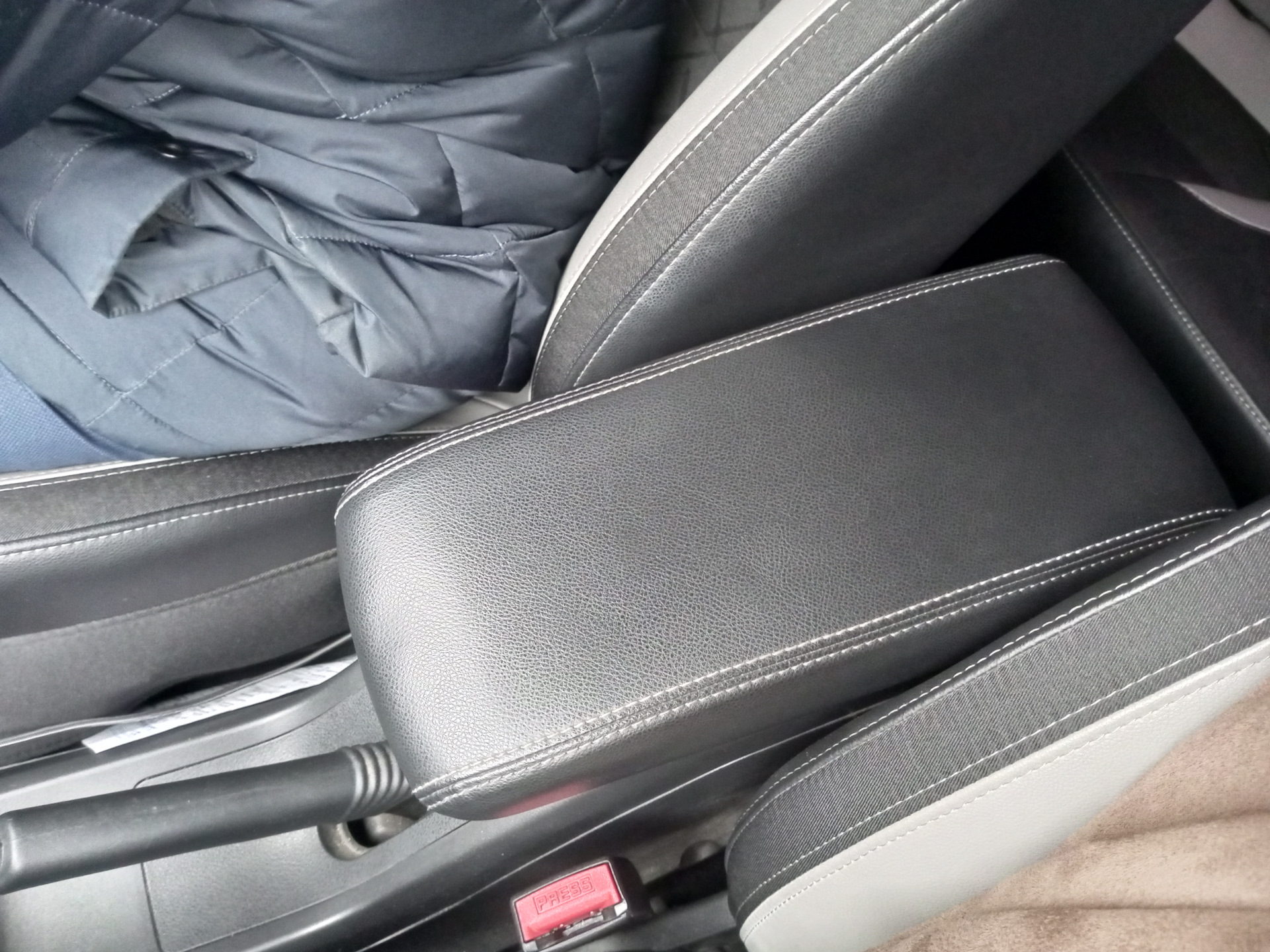 Мягкие подлокотники Веста — спустя месяц — Lada Vesta SW Cross (1G), 1 ...