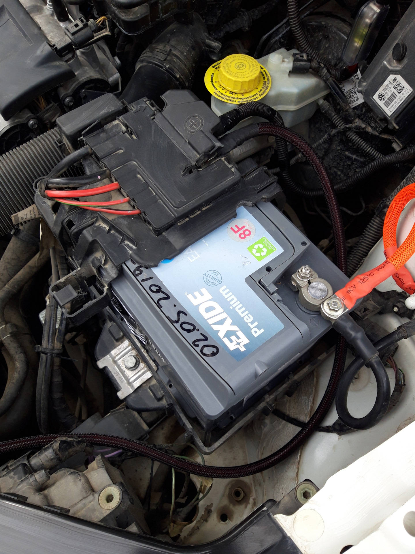 Как снять аккумулятор фольксваген Замена аккумулятора (Exide EA612) - Volkswagen Polo Sedan, 1,6 л, 2013 года пока