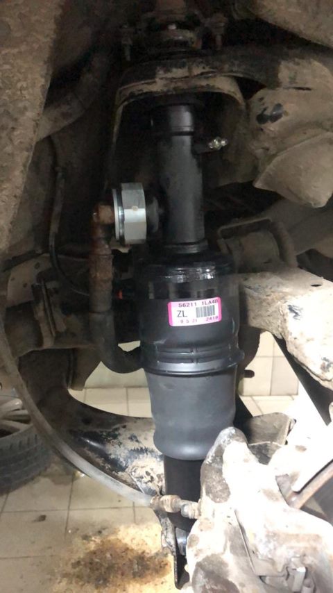 11- Замена задних амортизаторов (Пневмобаллонов) - Infiniti QX56 (2G), 5,6 л, 20