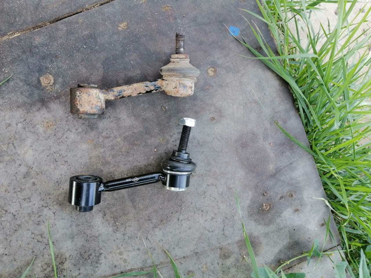 Замена задних стоек стабилизатора — Volkswagen Golf Plus, 1,6 л, 2012 ...