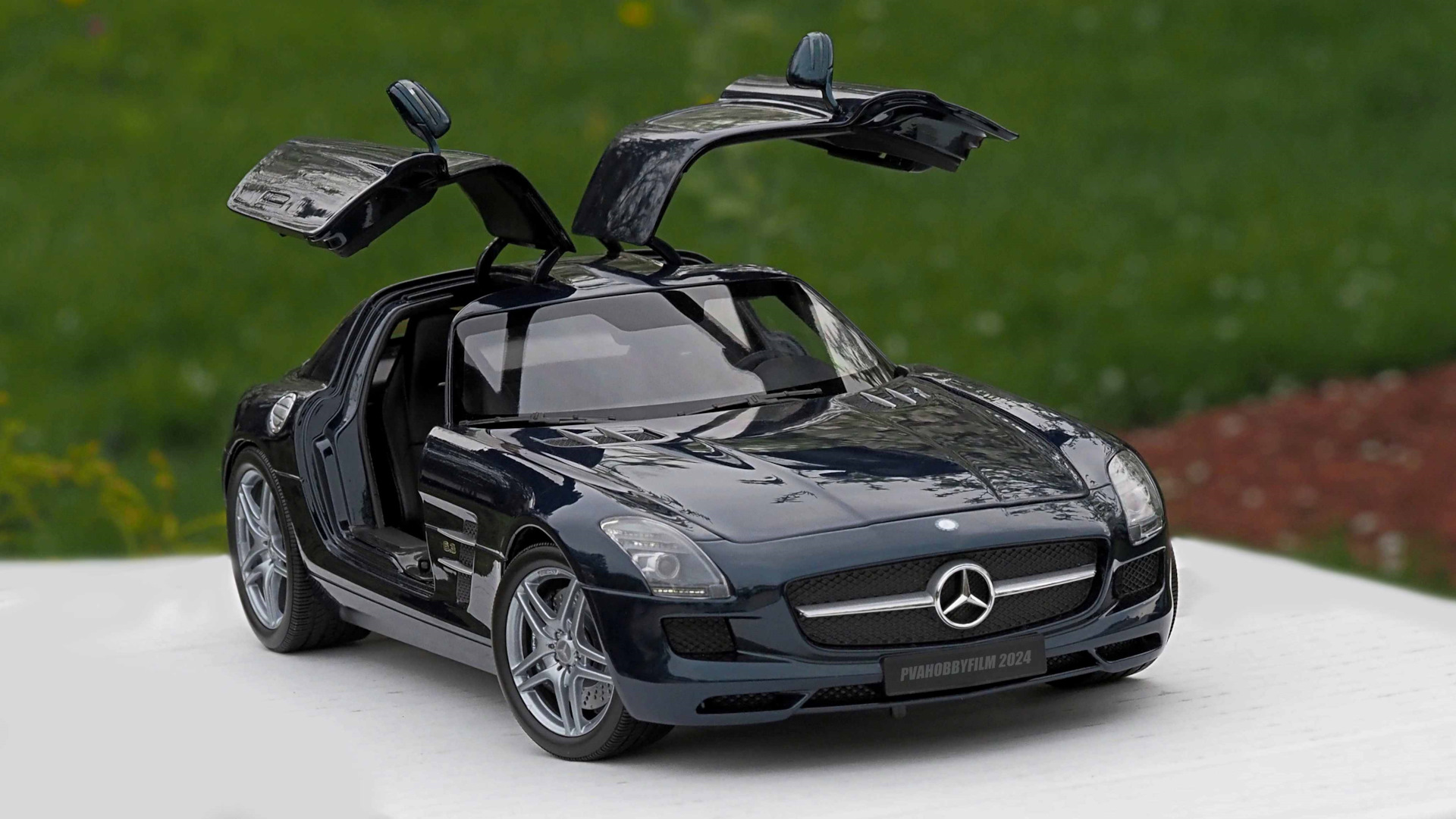 1/18 Mercedes-Benz SLS AMG (C197), 2010 (Minichamps #100-039021