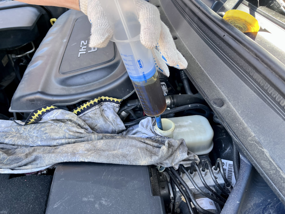 Замена тормозной жидкости на Mobil Brake Fluid — Jeep Cherokee (KL), 2