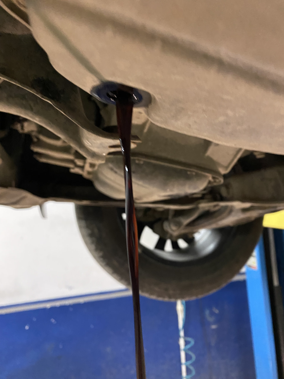 Фото в бортжурнале Toyota RAV4 (IV)