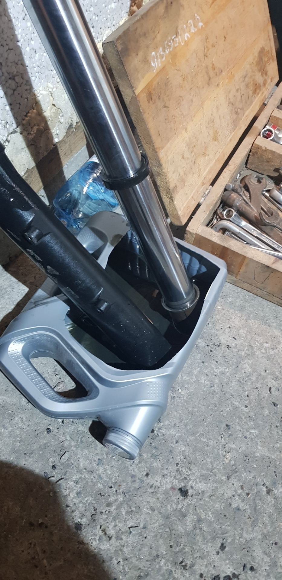 Замена сальников вилки Honda cbr600rr 2003, и как вывесить переднее ...