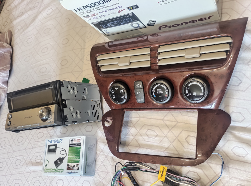 Установка нештатной магнитолы Pioneer FH-P5000MP, 2din рамки и климат ...
