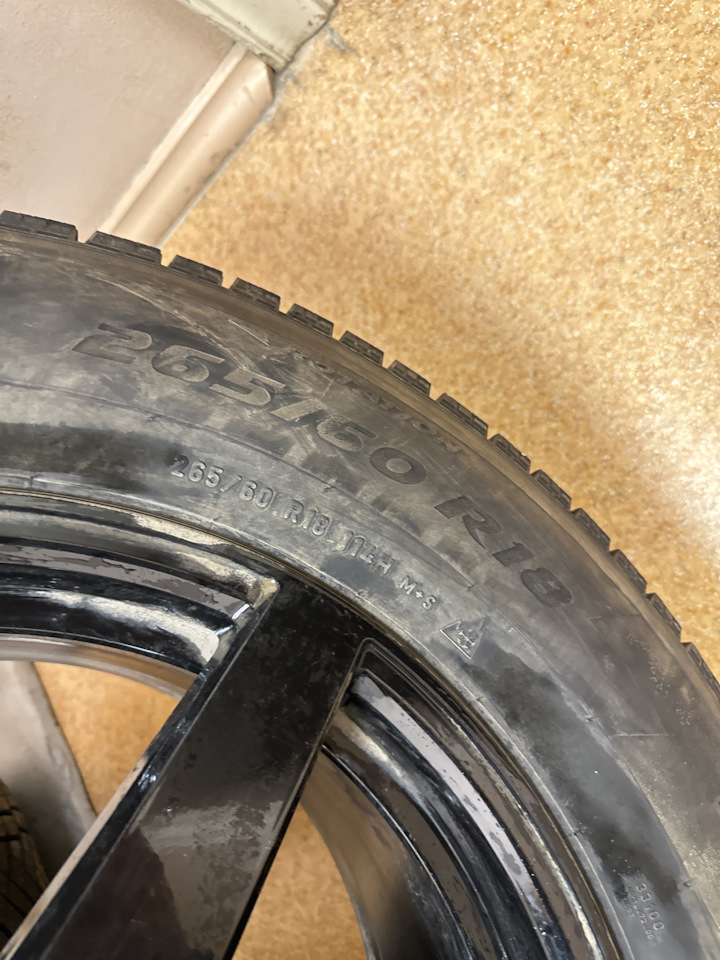 Шины зимние нешипованные Pirelli 265/60 R18, литые диски 8Jx18 ET35 ...