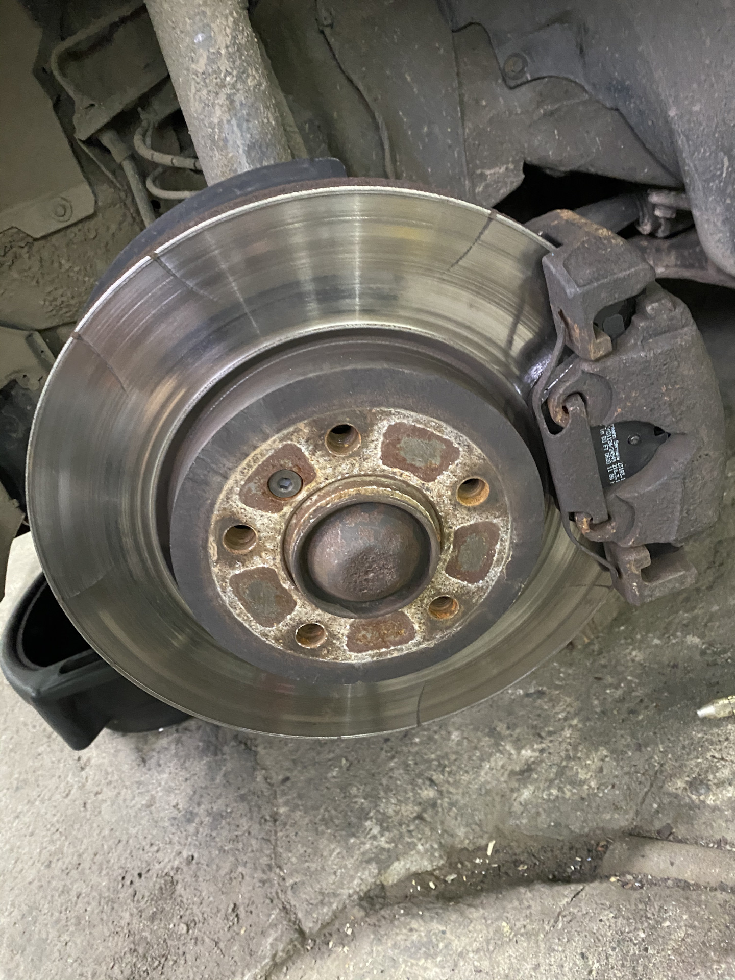 Замена тормозных колодок - BMW 3 series (E46), 3 л, 2001 года расходники DRIVE2