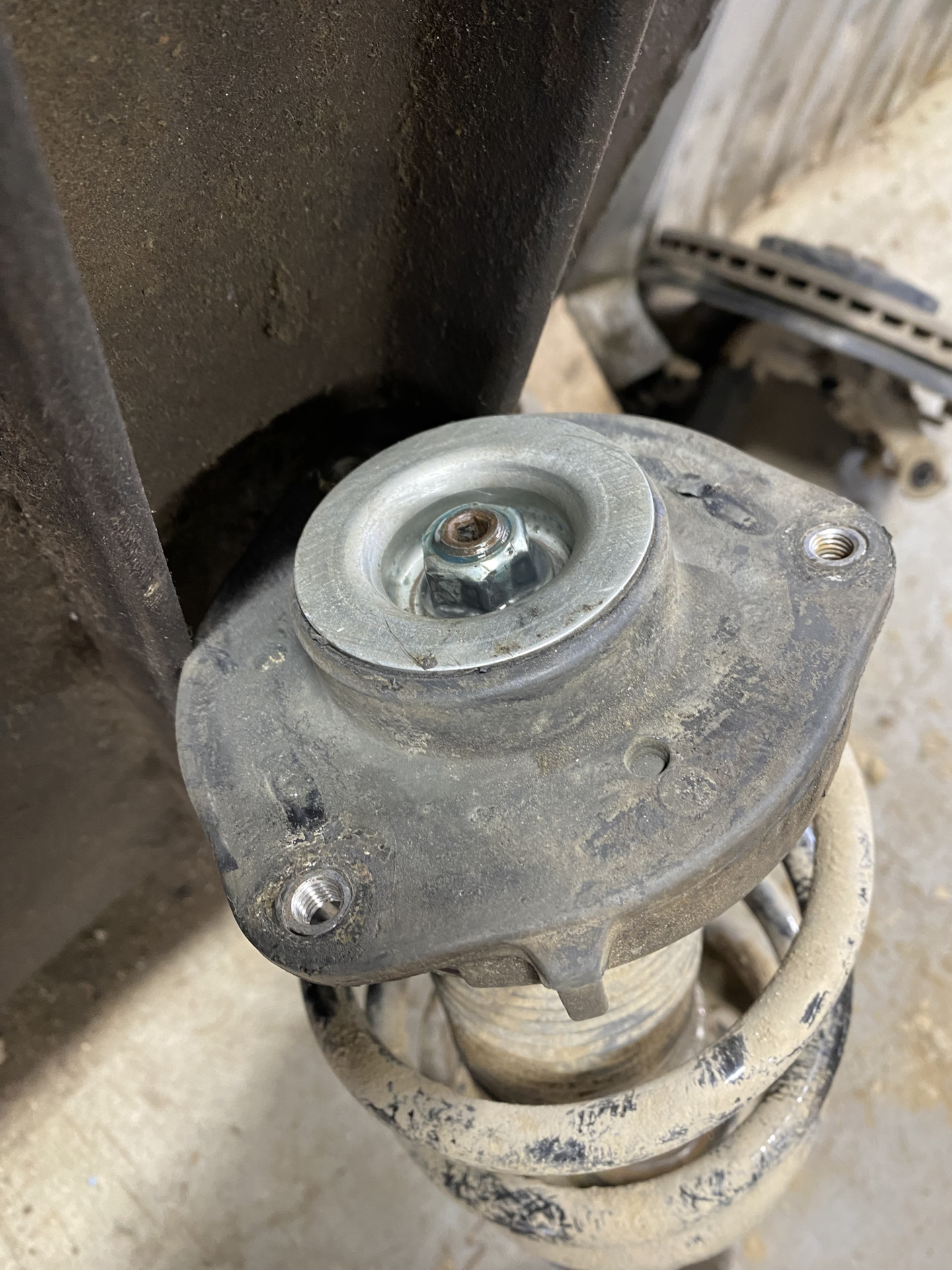 Замена опорных подшипников 6N0412249E — Volkswagen Tiguan (1G), 2 л ...