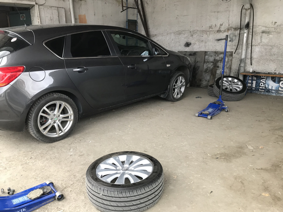 Шиномонтаж + развал схождение. — Opel Astra J, 1,4 л, 2011 года ...