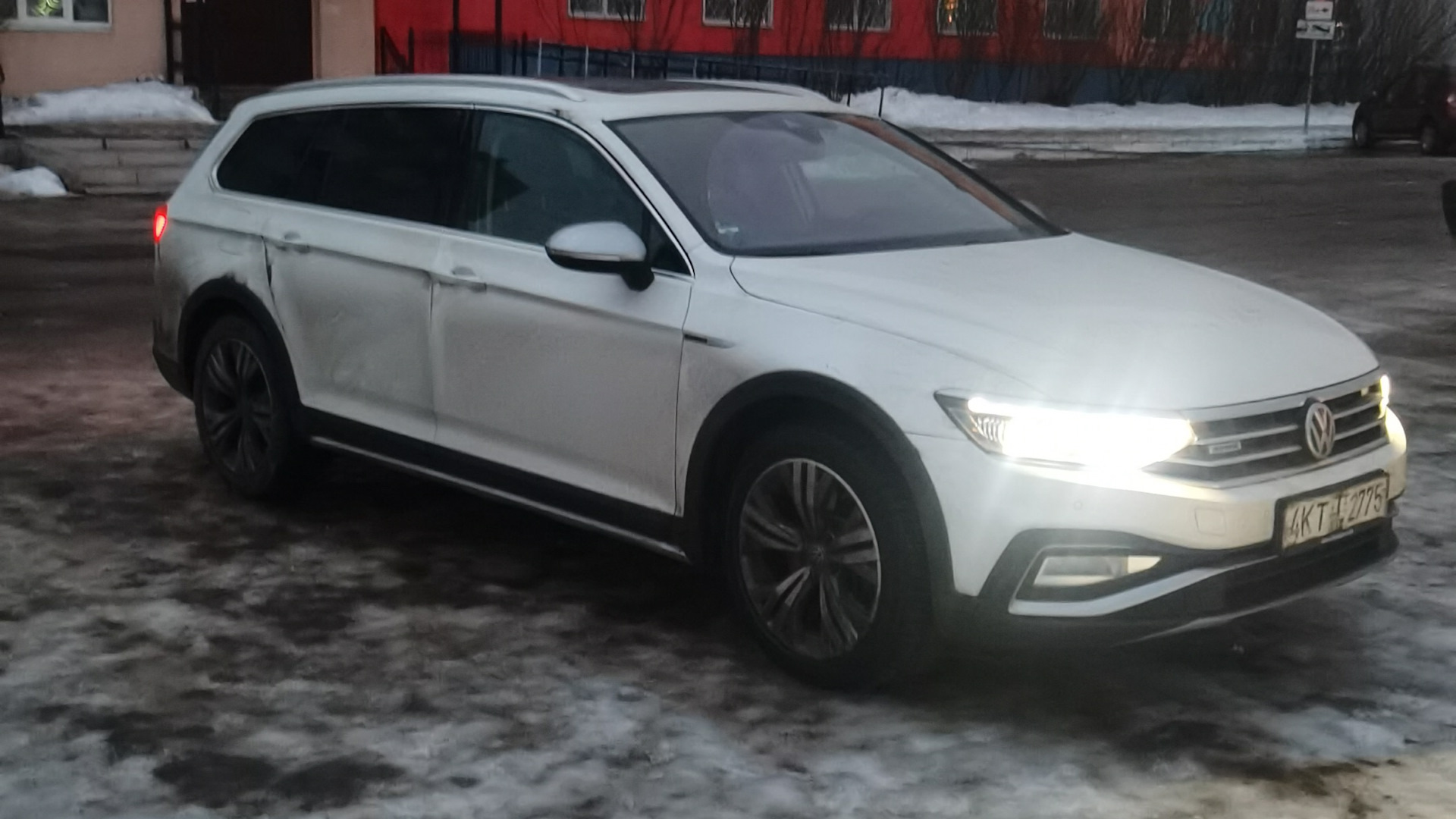 Volkswagen Passat Alltrack (B8) 2.0 дизельный 2019 | 240 белая на DRIVE2