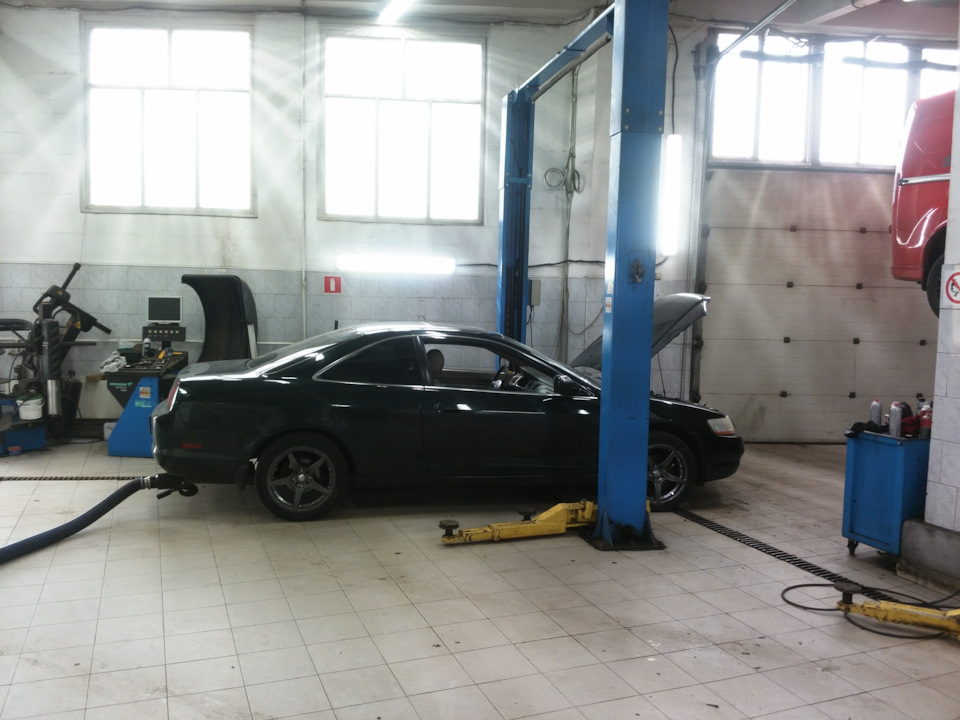 Замена сливной пробки антифриза с блока — Honda Accord Coupe (6G), 2,3 ...