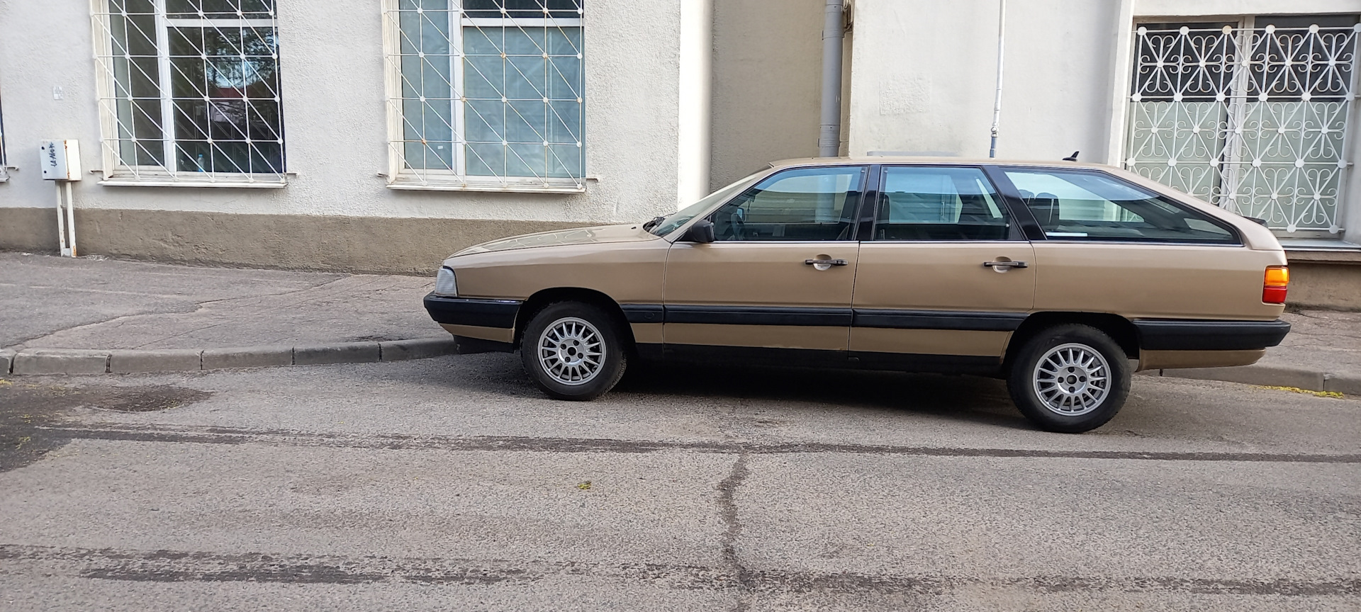 Установка проставок на задние стойки. — Audi 100 Avant (C3), 2,4 л ...