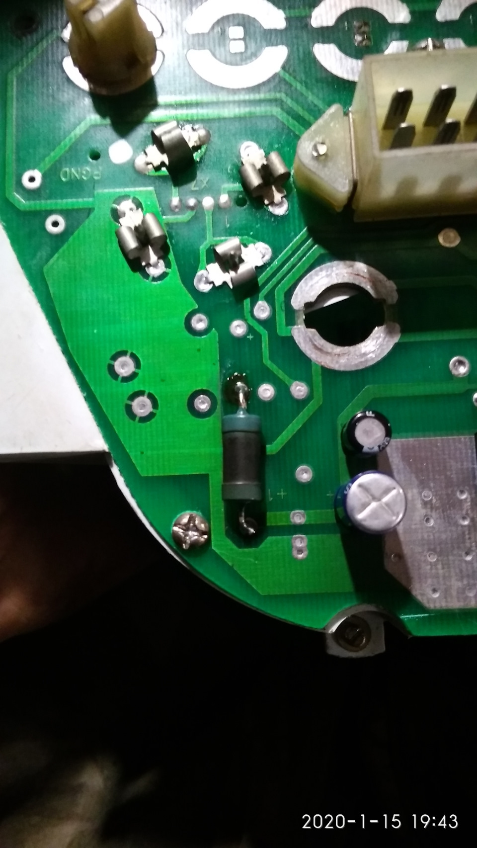 Греется резистор. Сгоревшее сопротивление в усилителе. Греется резистор. Резистор зарядки нива 21213. Резистор тахометра ваз 2109.