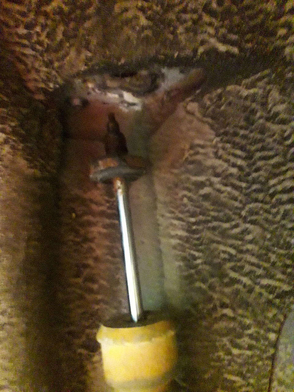 Замена задней опоры амортизатора — Audi A6 (C5), 1,9 л, 2002 года ...