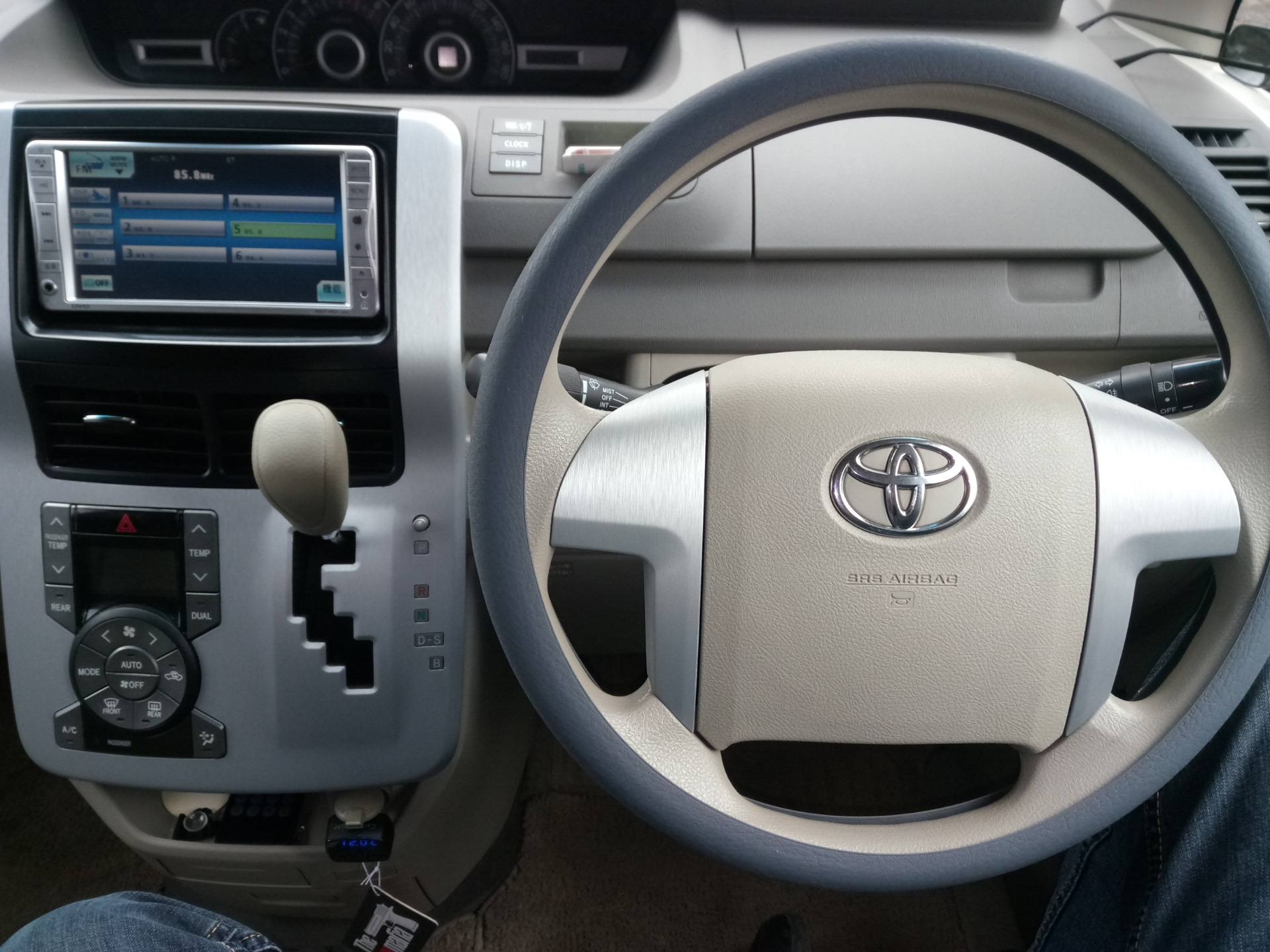 Toyota noah фото салона