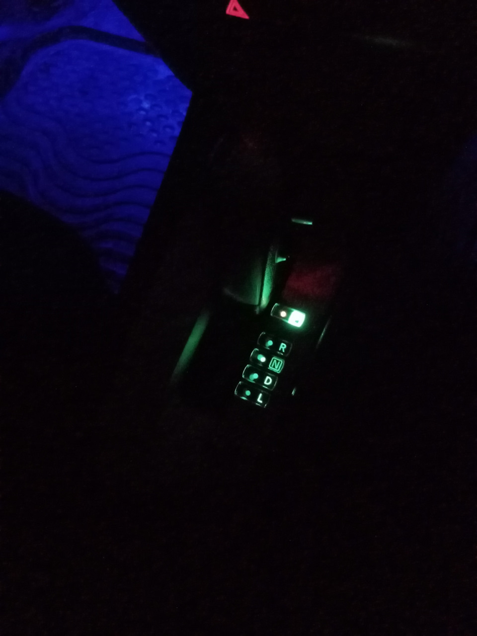 Замена лампочки на светодиодную ленту зелёного цвета. — Nissan Wingroad ...