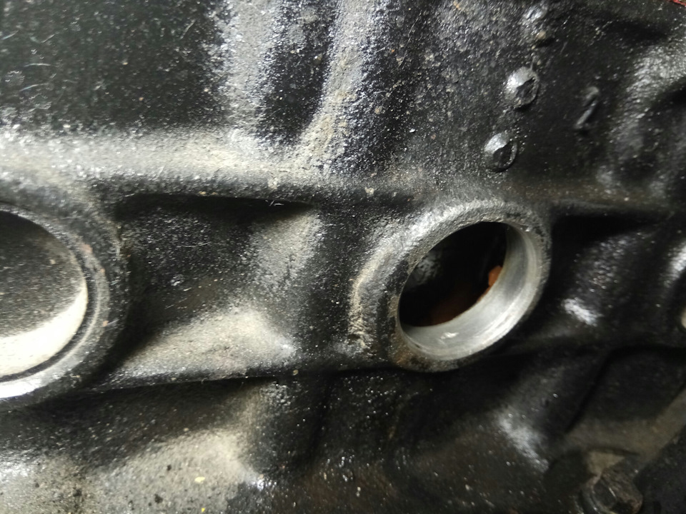 Потекла пробка антифриза в блоке — Opel Omega B, 2 л, 1998 года ...