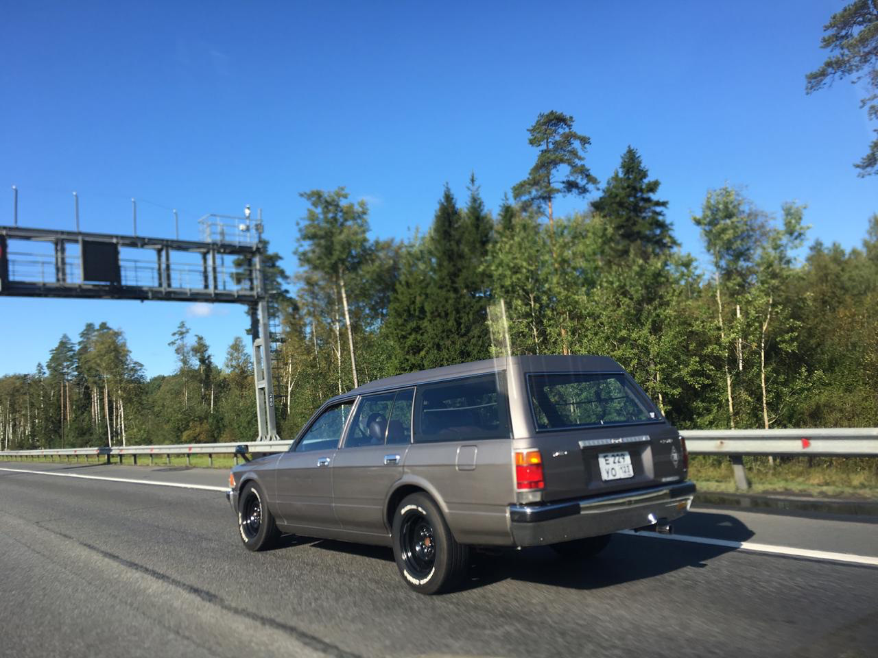 toyota crown s130 wagon