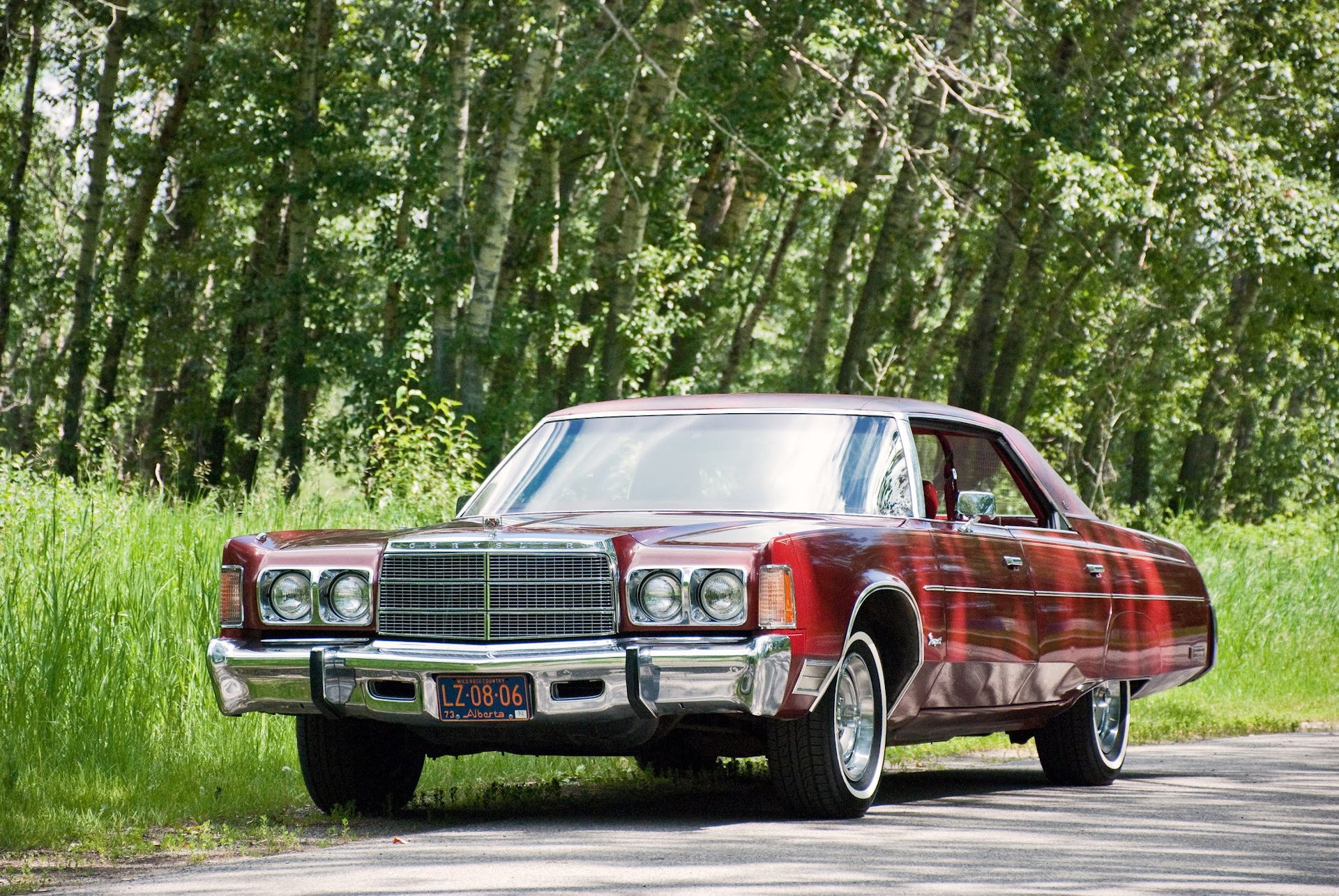 Chrysler Newport and girls