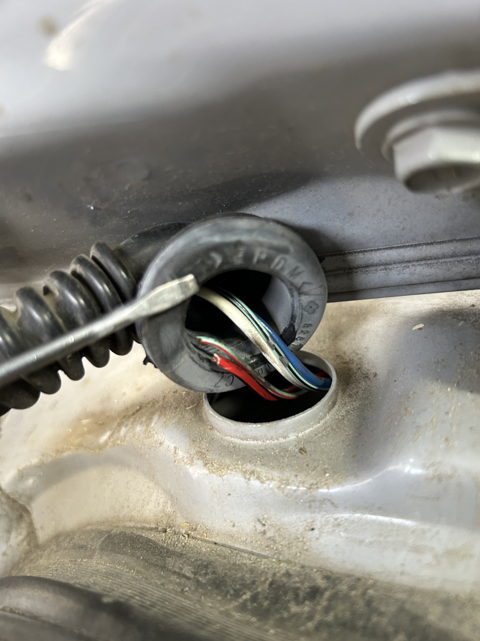 Восстановление проводки фонарей заднего хода — Toyota Caldina (210), 1 ...