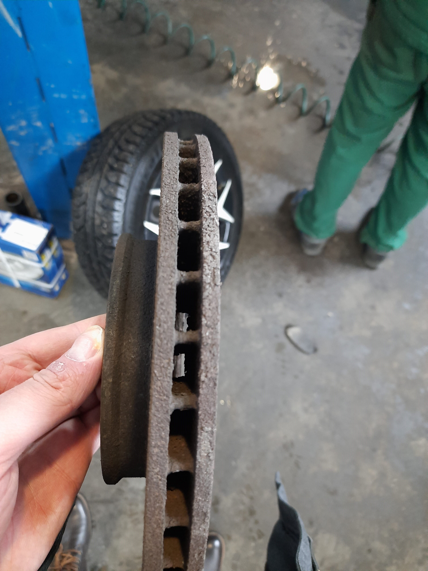 Замена тормозных дисков+колодки в круг. — Hyundai Solaris (1G), 1,6 л ...