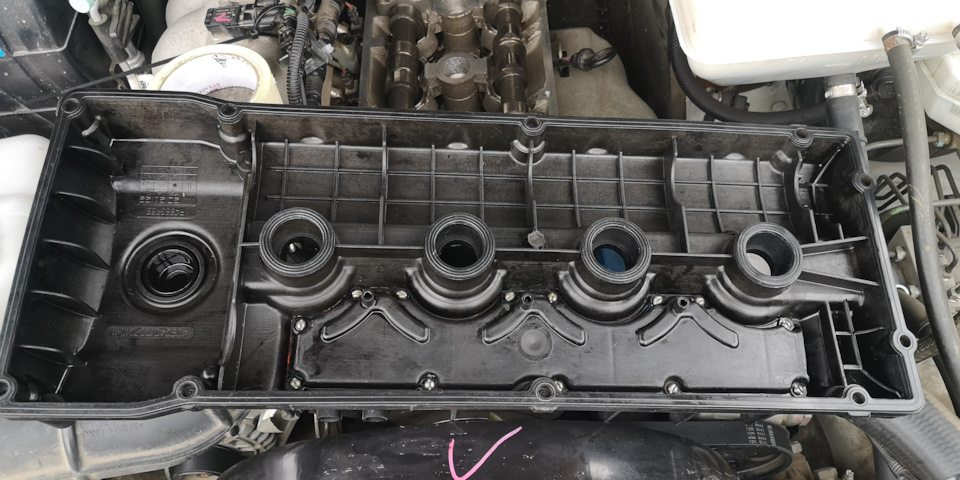 Замена прокладки клапанной крышки, упорных полуколец распредвалов ...