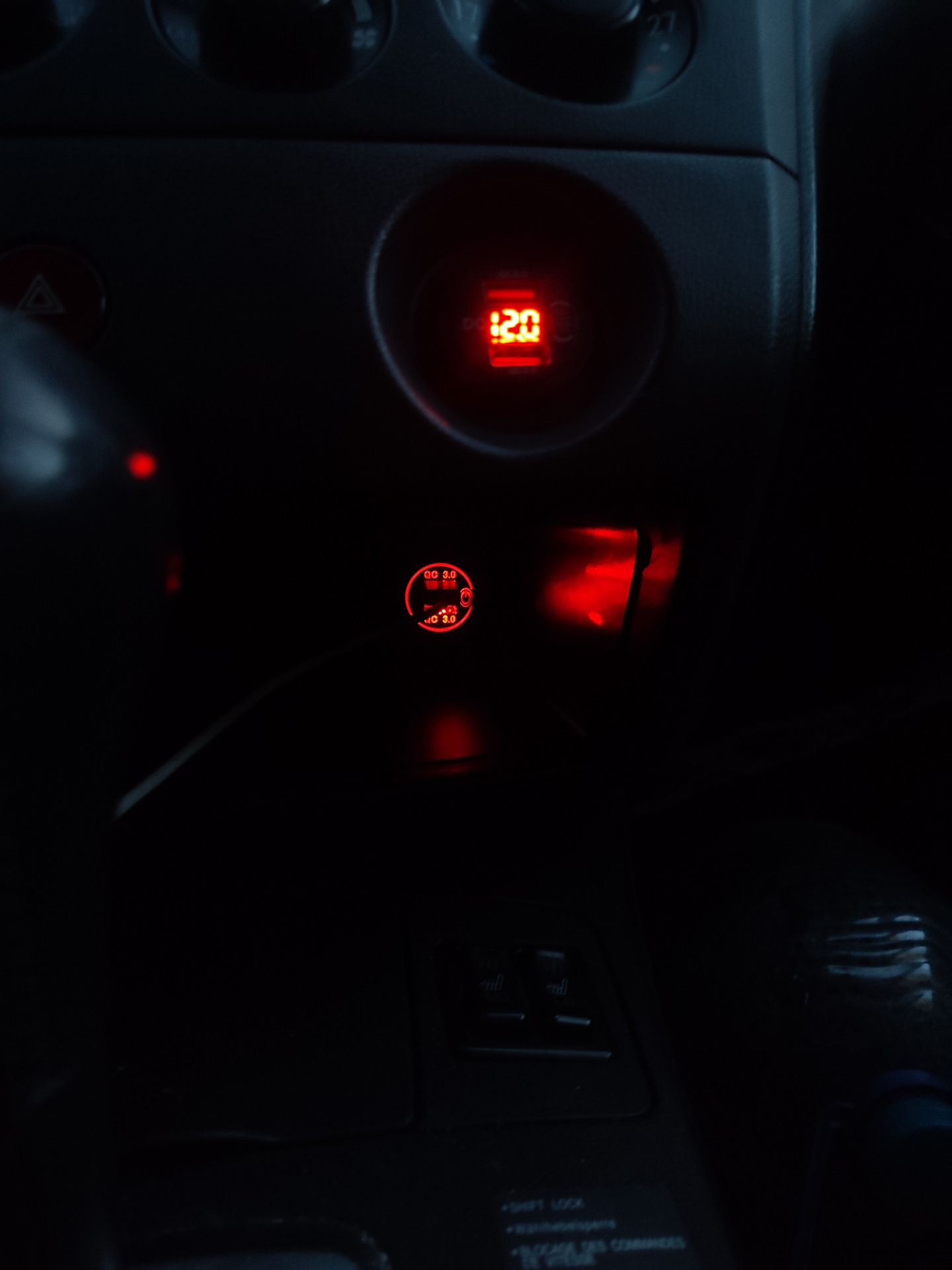 второй юсб прикуриватель — Mitsubishi Outlander (1G), 2,4 л, 2005 года ...