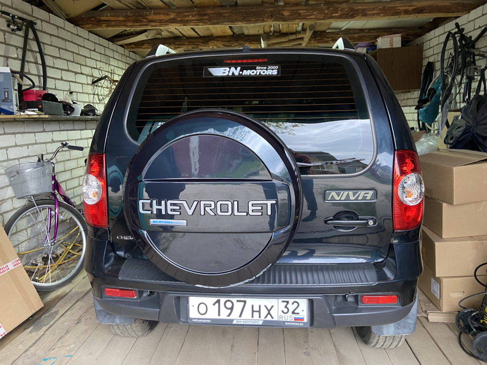 Чехол на колесо — Chevrolet Niva GLX, 1,7 л, 2012 года | стайлинг | DRIVE2