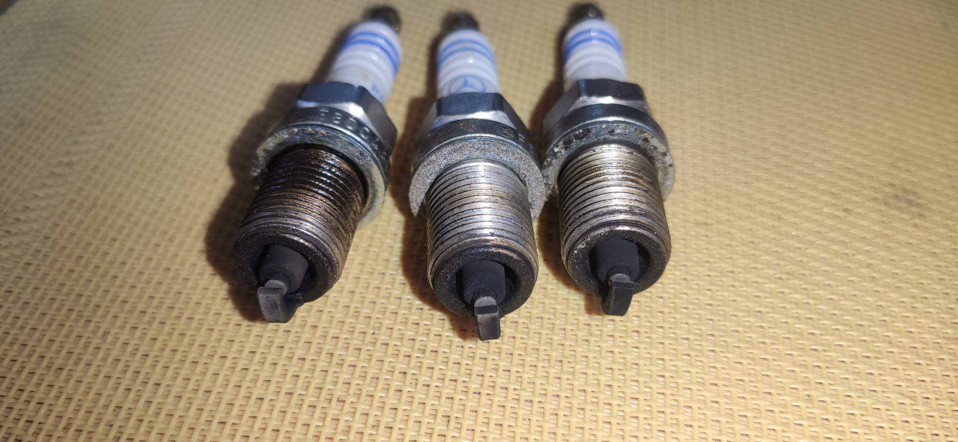 124 mercedes 104 двигатель при нажатии на газ глохнет или стреляет во ...