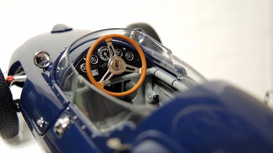 Полировка заднего бампера. Поставил хром порогов. Воск — Lada 2103, 1,5 ...