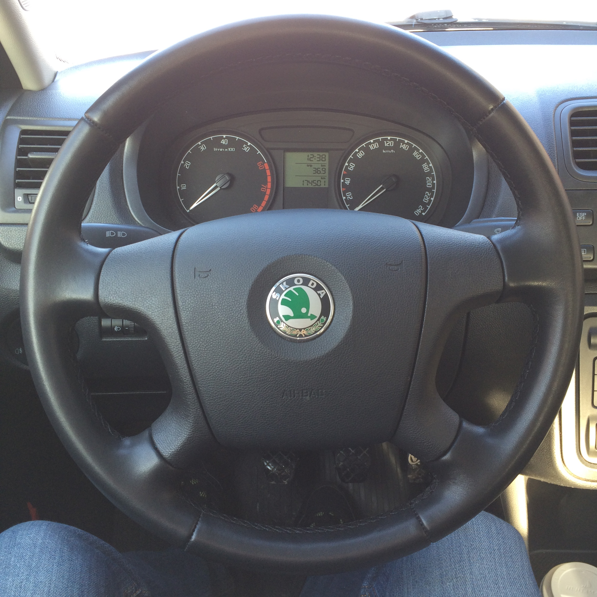 Skoda fabia как снять руль OEM. Кожаный руль. - Skoda Fabia Combi Mk2, 1,4 л, 2009 года стайлинг DRIVE2