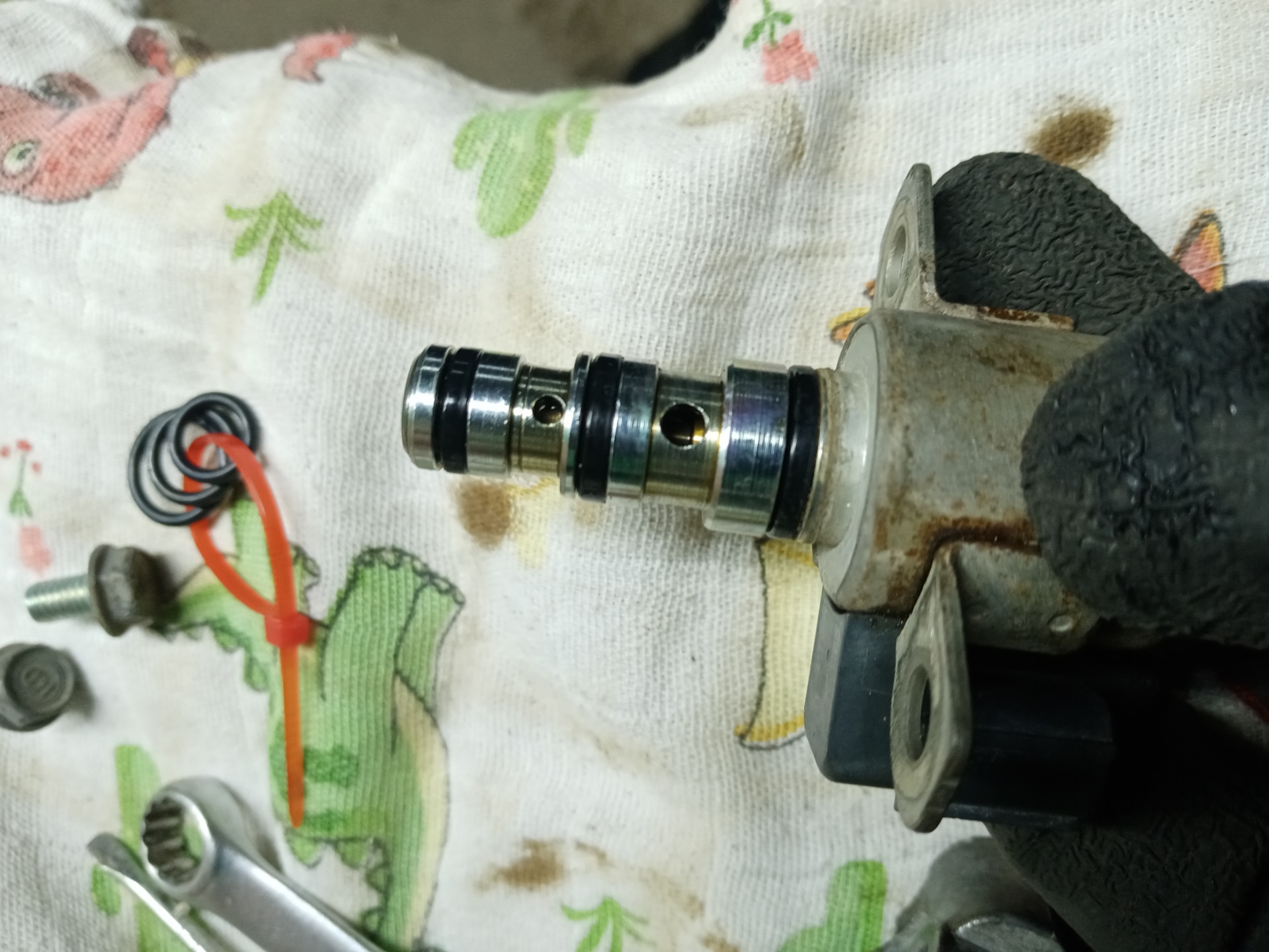 Замена прокладки VTEC и заглушки распредвала — Honda Civic 4D (8G), 1,8 ...