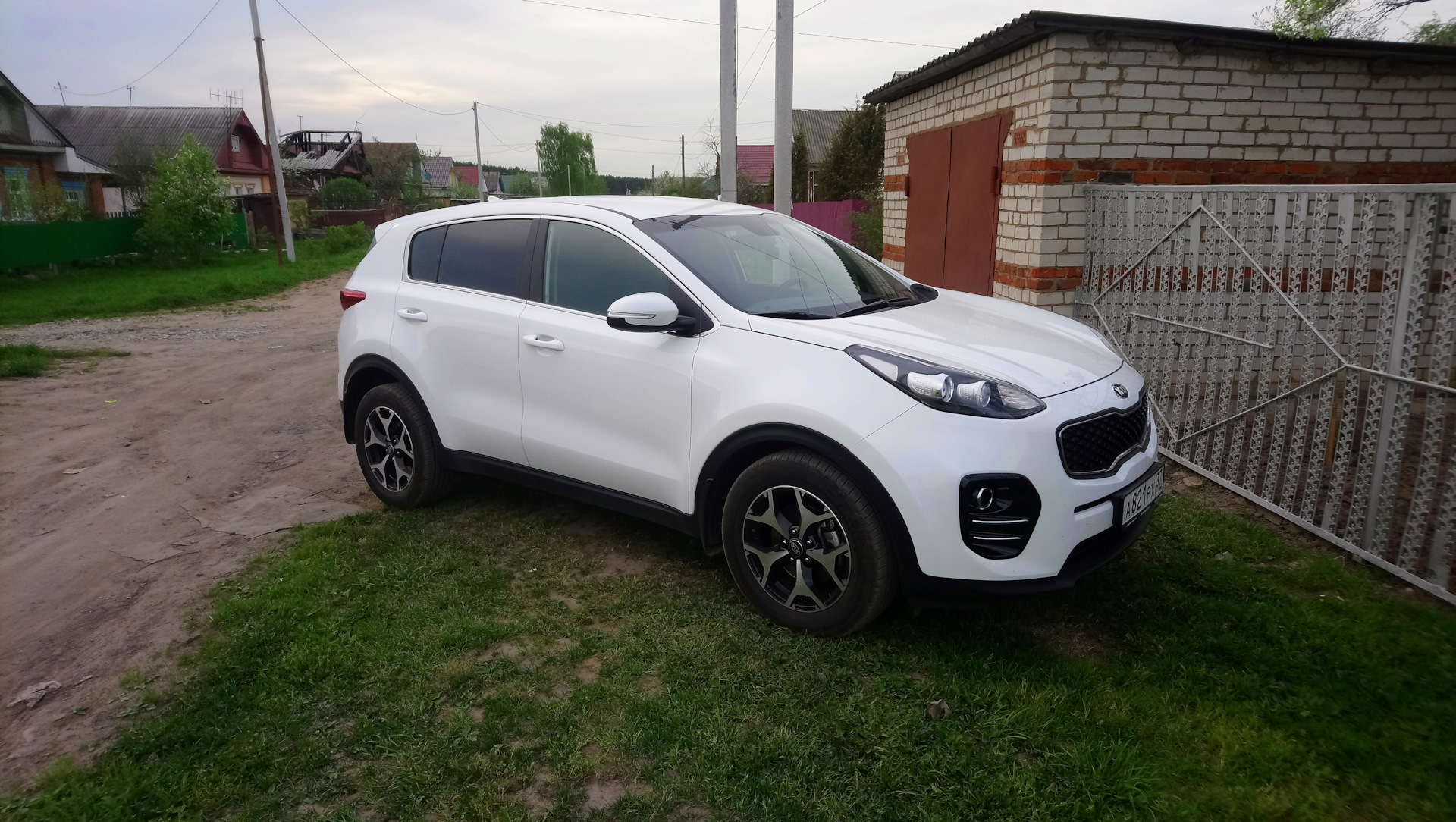 Kia Sportage белая