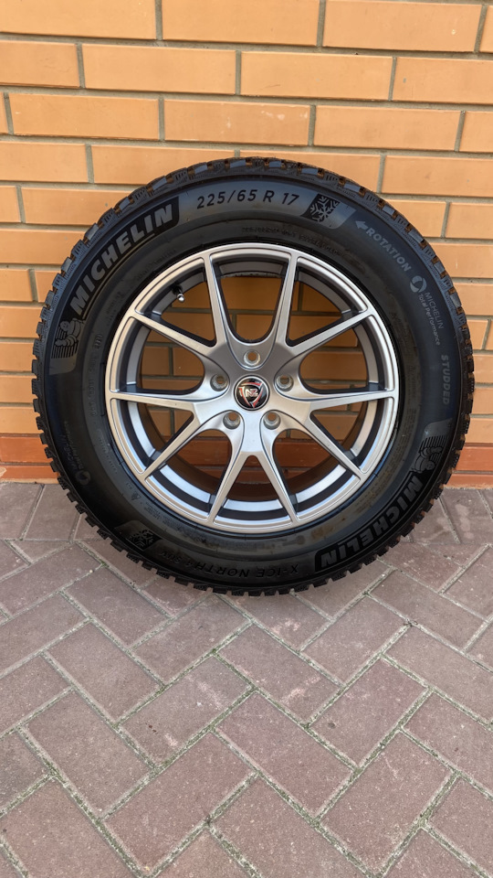 Шины зимние шипованные Michelin 225/65 R17, литые диски 7,5Jx17 ET40 ...